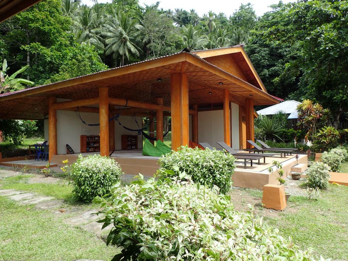 Two Fish Resort Lembeh Bitung Exterior photo